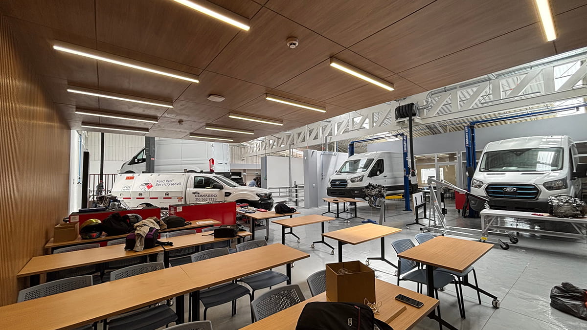 Diseño y Construccion Ford Academy. Bogotá